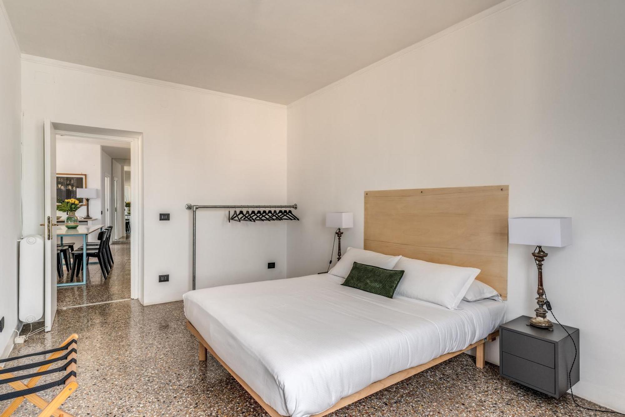 Amazing Piramide Metro Station Apartment Rome